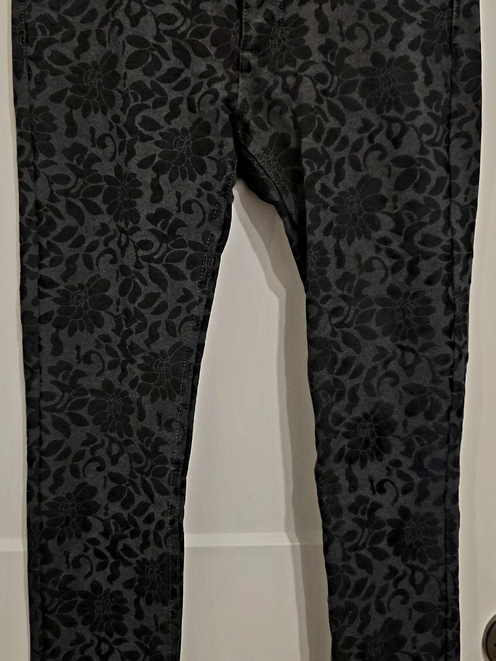 Active USA Black Floral-Print Skinny Jeans